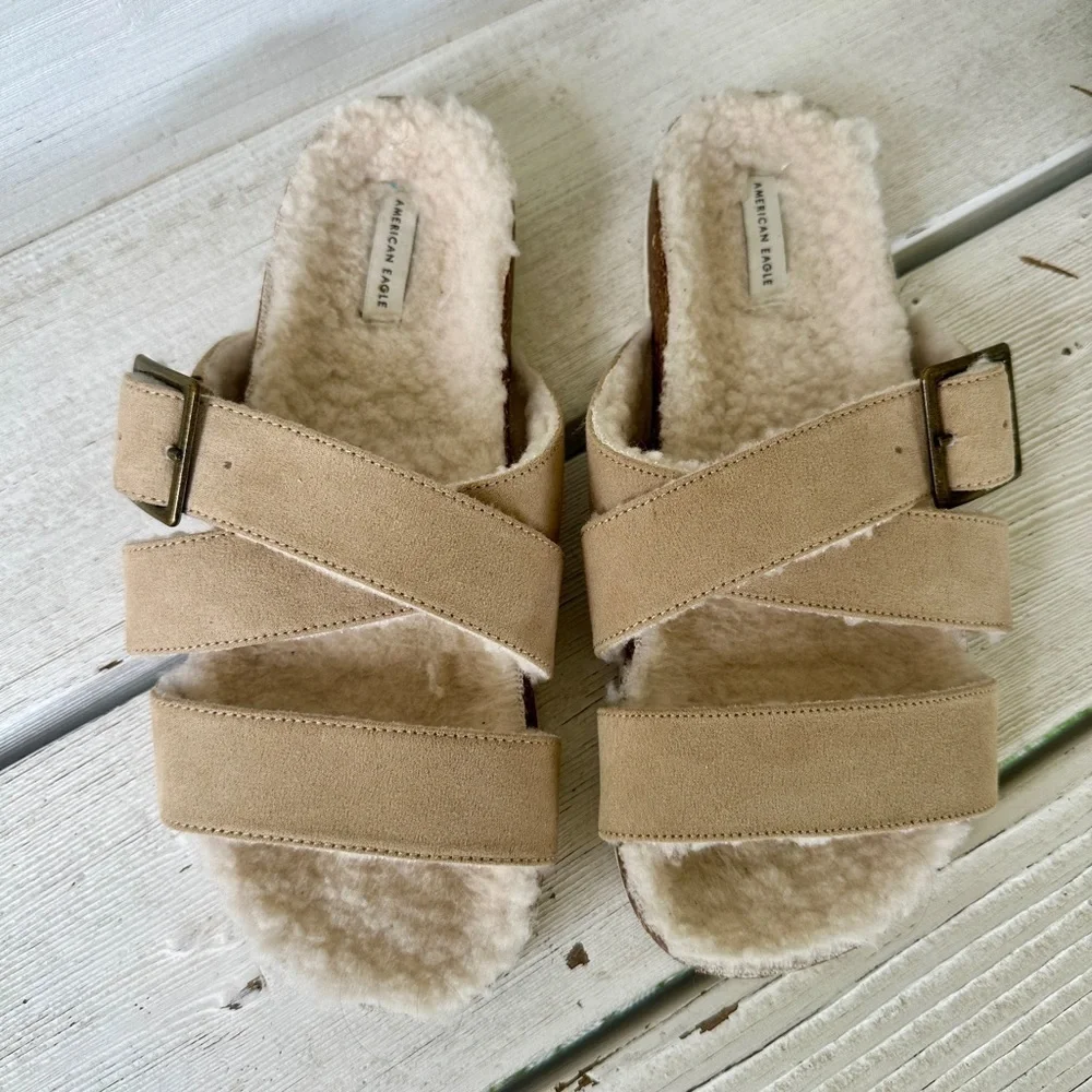 AMERICAN EAGLE, BIRKENSTOCK, SHEARLING SANDAL. NO SIZE. 10” X 3 3/4”